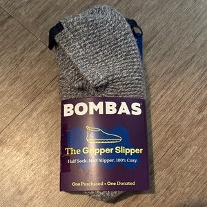 BNWT women’s Bombas Cozy Gray Gripper Slipper Socks